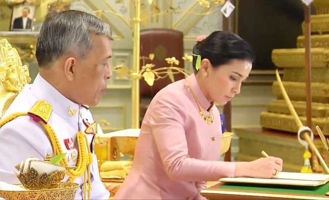 Thailand King Maha Vajiralongkorn weds bodyguard