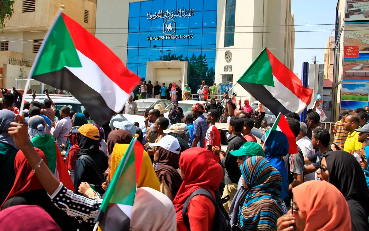 Sudanese chant slogans as they gather during a demonstration outside the army headquarters in Khartoum on May 2, 2019. (AFP)