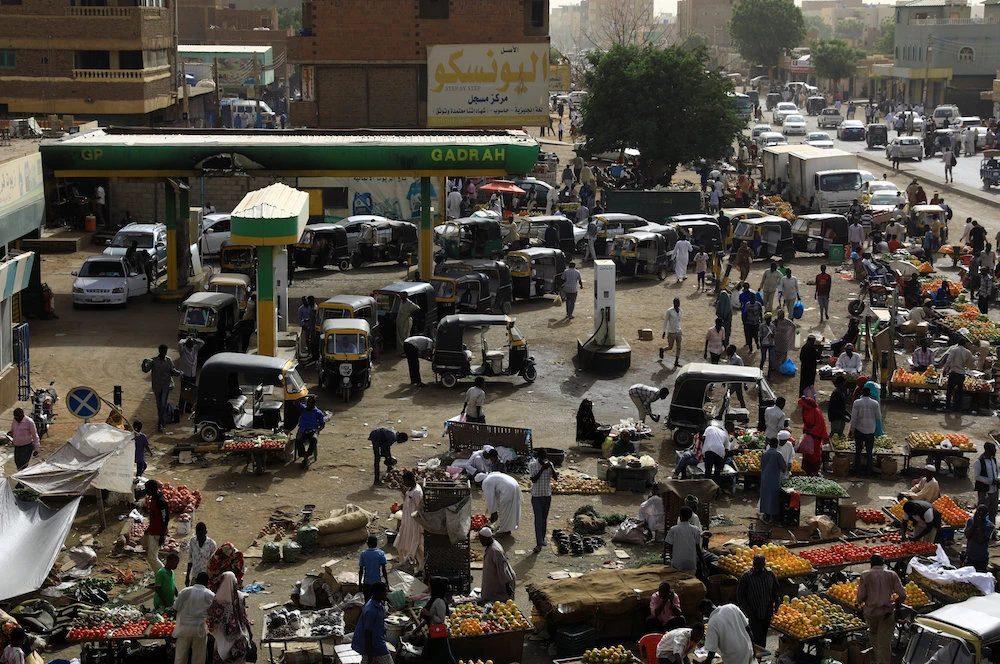 Vehicles line up for gasoline at a gas station in Khartoum, Sudan, May 4, 2019. (Reuters)