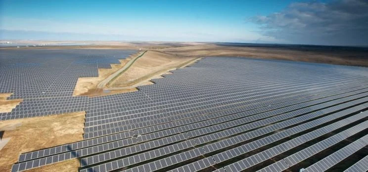 The $2 billion project, set to be the world’s largest solar installation, has been partly funded by the World Bank. (Wikimedia Commons)