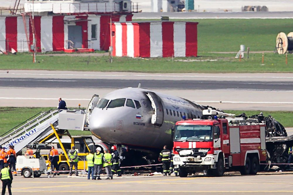 Members of emergency services and investigators work at the scene of an incident involving an Aeroflot Sukhoi Superjet 100 passenger plane at Moscow's Sheremetyevo airport, Russia May 6, 2019. (Reuters)