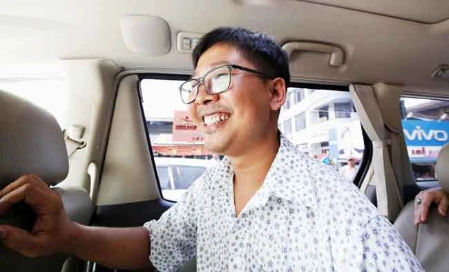 Reuters reporter Wa Lone reacts in a vehicle after being freed from Insein prison after receiving a presidential pardon in Yangon, Myanmar, May 7, 2019. (REUTERS)