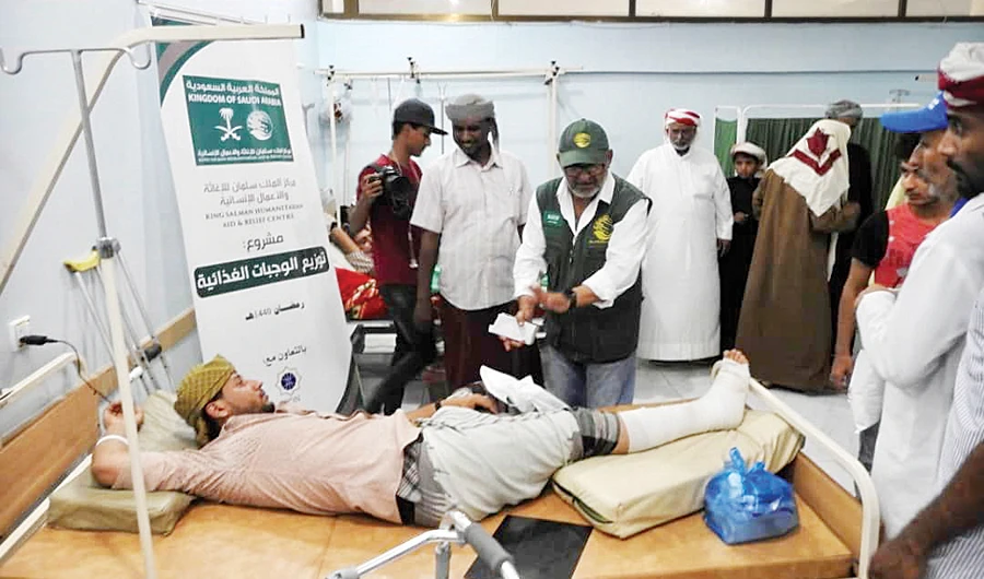 The King Salman Humanitarian Aid and Relief Center provides free health services to Yemenis. (SPA)