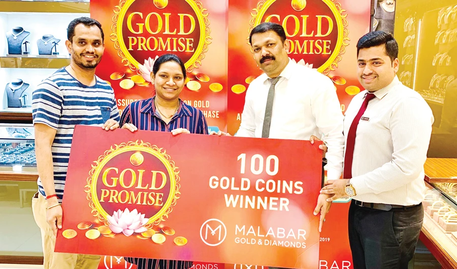 Winner Rajesh Padoor, who won 100 gold coins, receives the prize from Malabar Gold’s Shajji Thoppil in Dubai.