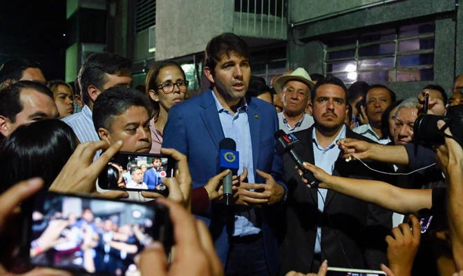 Deputy of Venezuela’s Guaido arrested and dragged away by tow truck
