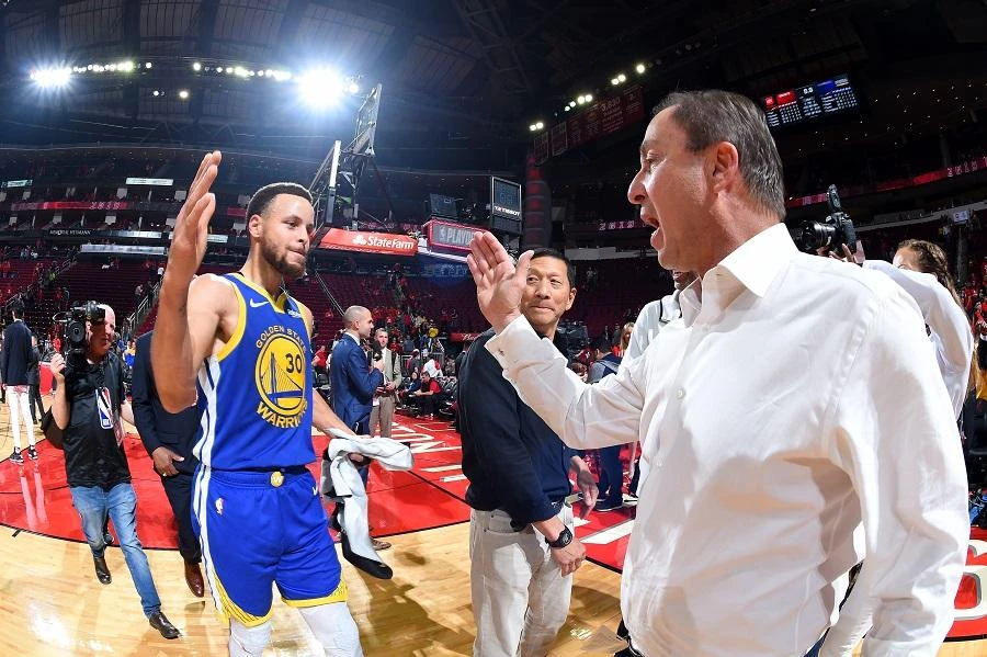 Curry’s huge second half allowed the Warriors to overcome the absence of Kevin Durant and get the 118-113 win. (AFP)