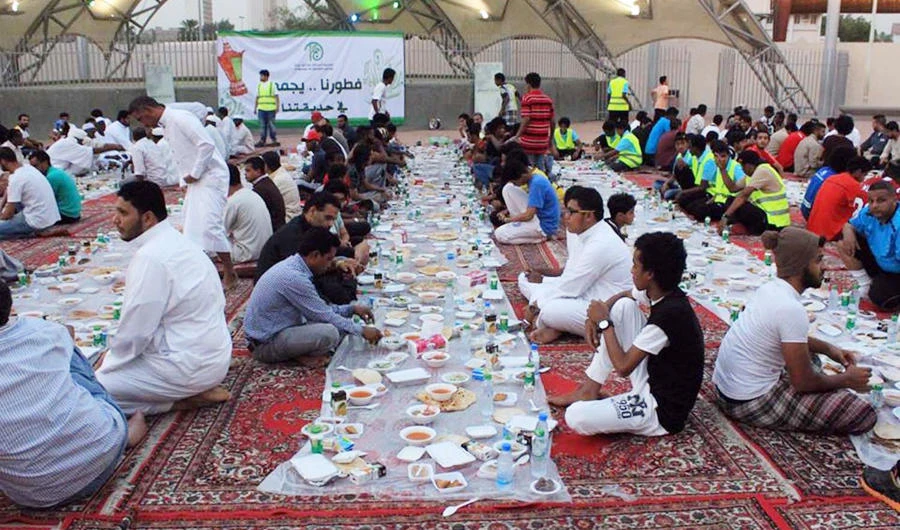 As fasting people spend up to 15 hours without food at a time, the ministry suggests starting iftar meals with dates, soup and light foods rich in vitamins and easy to digest. (SPA)