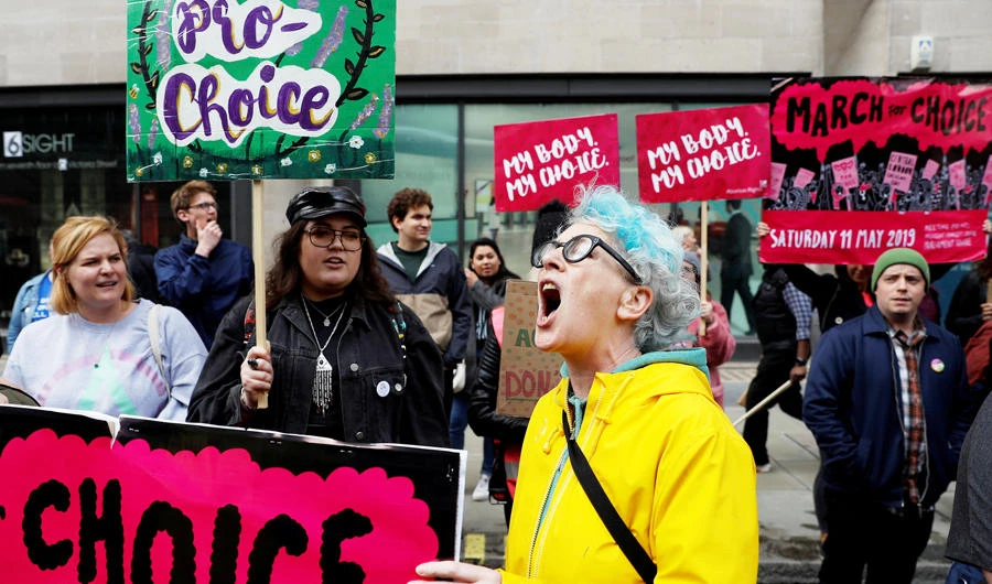 Pro-choice demonstrators protest against anti-abortion demonstrators who are taking part in the March For Life event in London, Britain, May 11, 2019. (REUTERS)