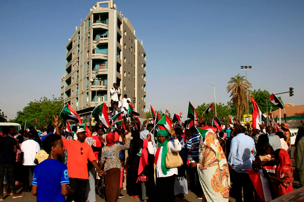 Sudanese demonstrators, from the Nuba mountains, take part in a demonstration in the capital Khartoum on May 1, 2019. Amid the political turmoil, Nuba and Bani Amer tribe members clashed in the eastern town of Gadaref, leaving seven people dead and 22 wounded over the past two days. (AFP photo)