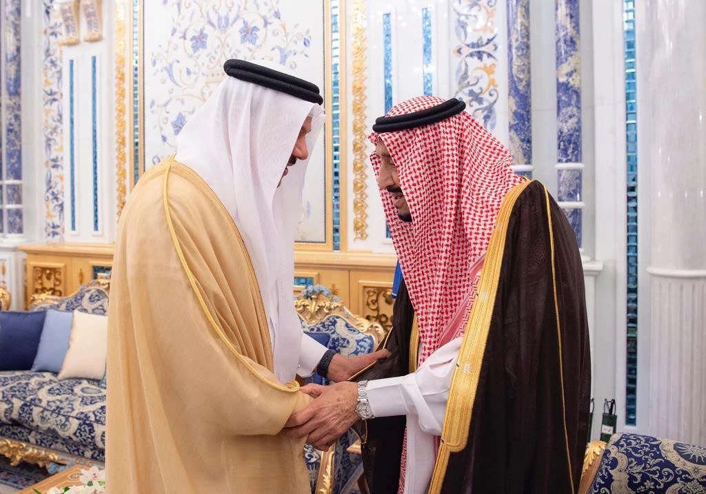 King Salman receives Dr. Abdullatif bin Rashid Al-Zayani, secretary-general of the Gulf Cooperation Council, at Al-Salam Palace in Jeddah on Monday. (SPA)