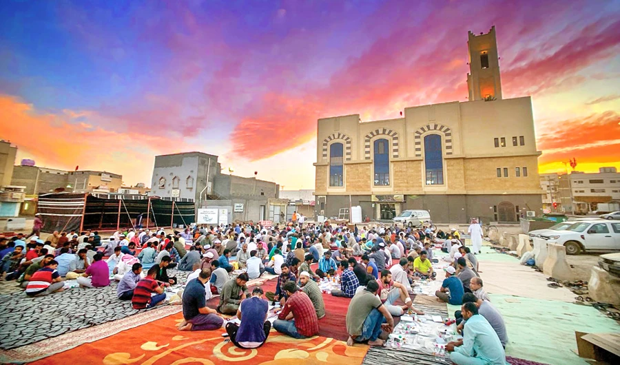 Organizers set the venue to receive fasting people and arrange the quality and variety of food served. (SPA)