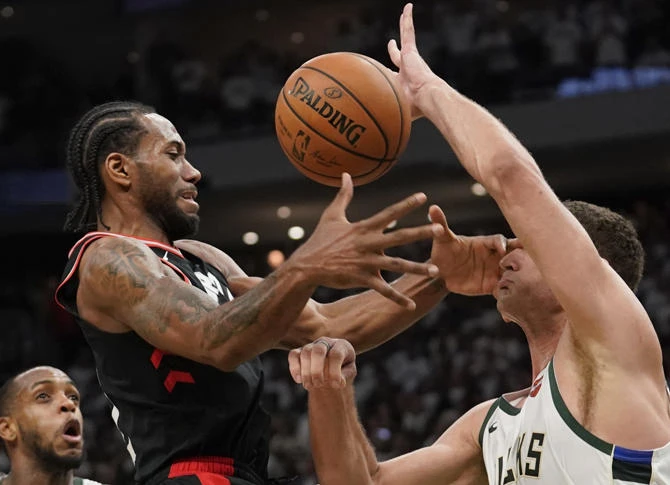 Bucks finish with a flourish, rally to top Raptors 108-100
