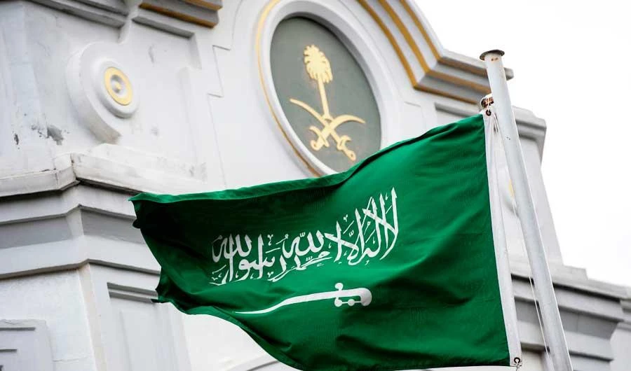 A Saudi Arabia flag flies in front of the Saudi consulate in Istanbul on October 13, 2018. (AFP)