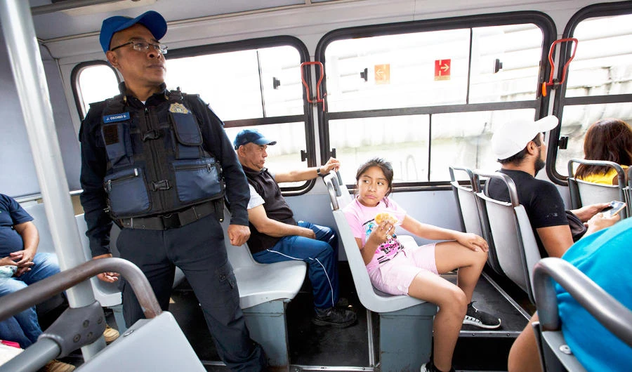 Mexicans buy fake cellphones to hand over in muggings