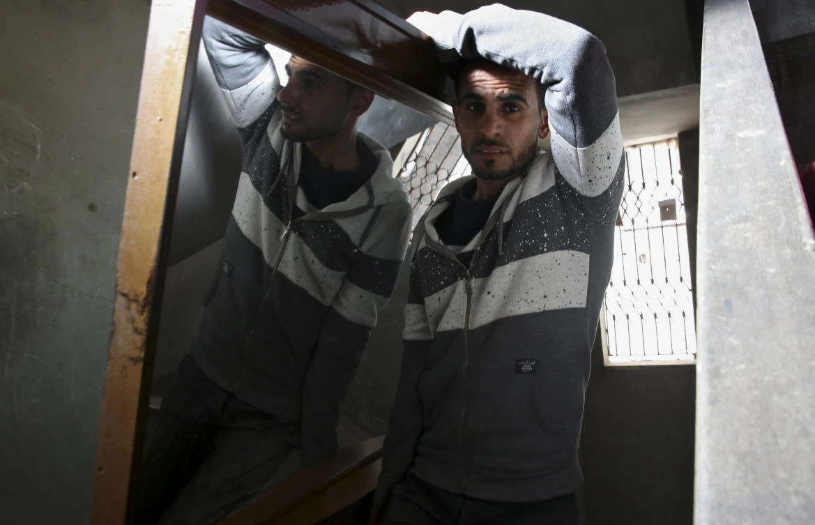 Palestinian groom Yehiya Taleb, center, move a mirrors, part of his wedding furniture, to his apartment in Shati refugee camp, Gaza City in this April 21, 2019 photo. (AP)