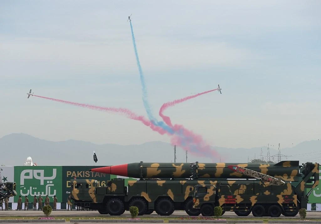 Pakistani jets perform over long-range ballistic Shaheen II missiles during the Pakistan Day military parade in Islamabad on March 23, 2016. (AFP)