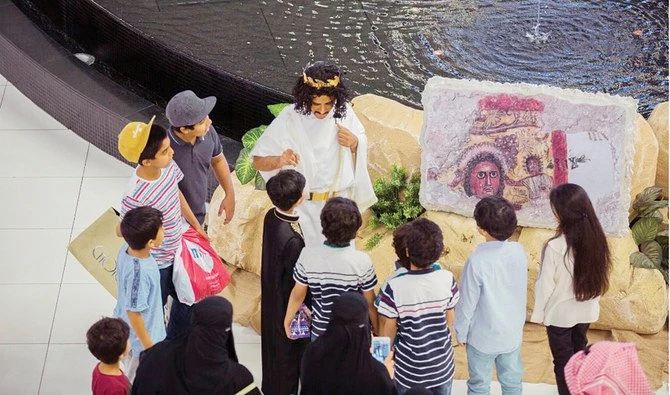 The National Museum introduced artifacts to the public through people dressed in costumes inspired by the museum’s treasures. (Photo/Social media)