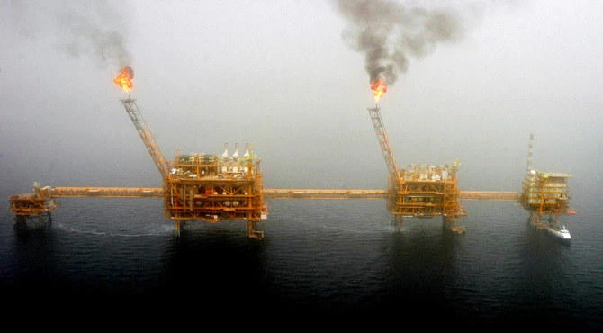 Oil prices ended last week with the biggest weekly losses of the year. Brent fell below the $70 psychological barrier to $68.69 a barrel. (Reuters/File Photo)
