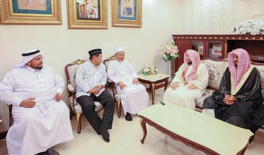 Japakiya hailed the efforts of the charge d’affaires of the Saudi Embassy in Bangkok, Abdul Ilah Al-Shuaibi, and the programs offered by the Saudi Ministry of Islamic Affairs. (SPA)