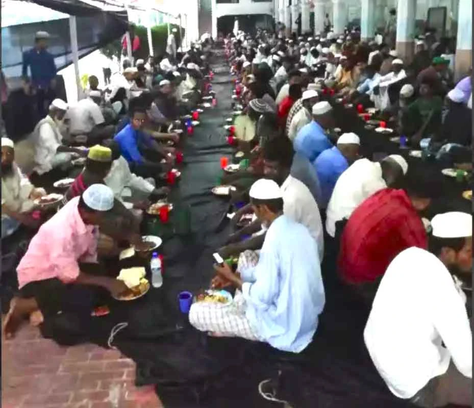 Hundreds of fasting Muslims breaking fast with the iftar provided by the century old Andorkilla Shahi Mosque in Chattogram city of Bangladesh. (Photo/Supplied)