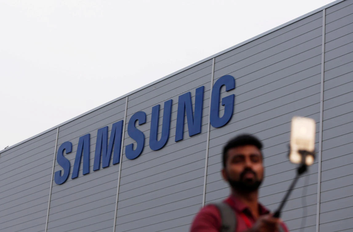 Samsung has a chance to improve its market share after Huawei’s loss of access to Google’s Android system, and may hurt its smartphone sales outside China. (Reuters)