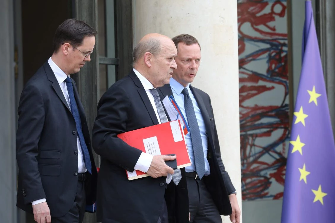 Foreign Affairs Minister Jean-Yves Le Drian (C) and presidential diplomatic adviser Emmanuel Bonne (R). (File/AFP/ Ludovic Marin)