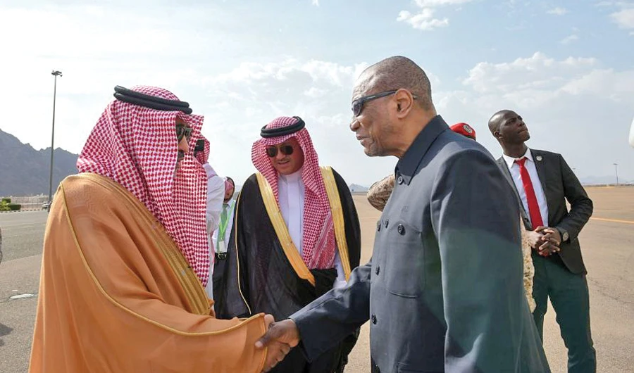 President of Guinea Professor Alpha Condé being received in Madinah on Tuesday. (SPA)