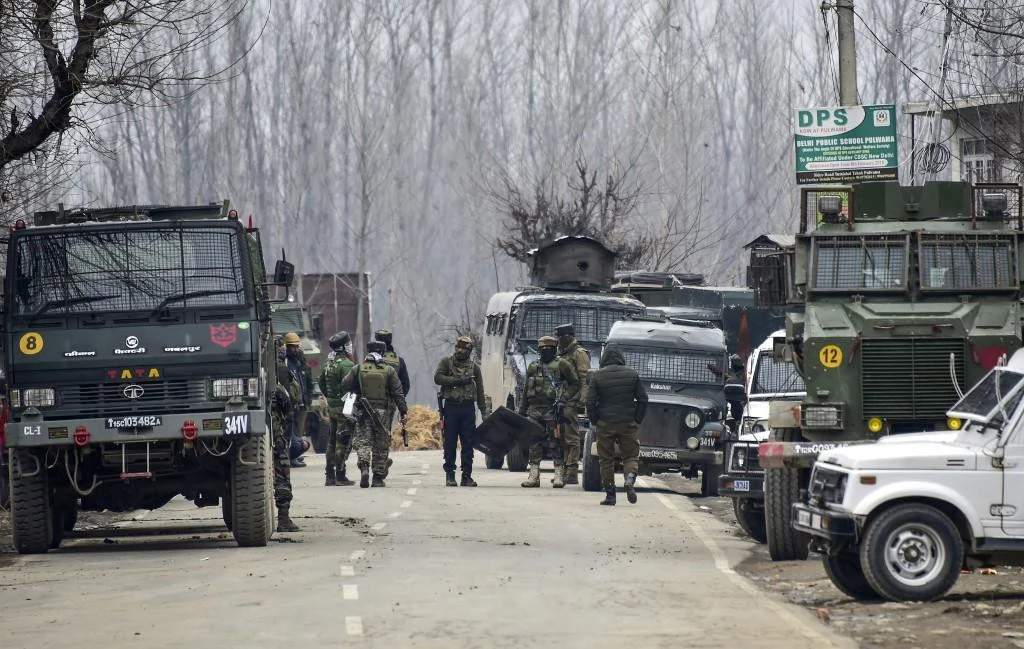 Pakistan arrests 6 men for raising funds for outlawed group