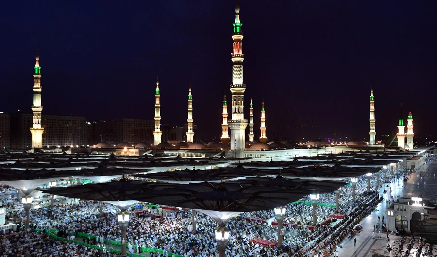 A number of visitors at the Prophet’s Mosque in Madinah have praised Saudi leaders for their efforts to serve worshippers. (SPA)