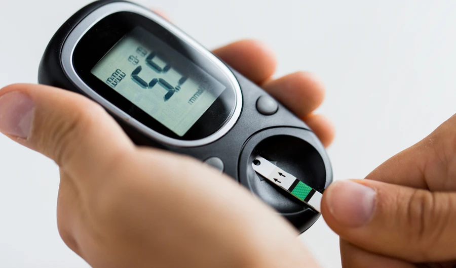 People use the finger-pricking method to measure the blood sugar level. (Shutterstock)