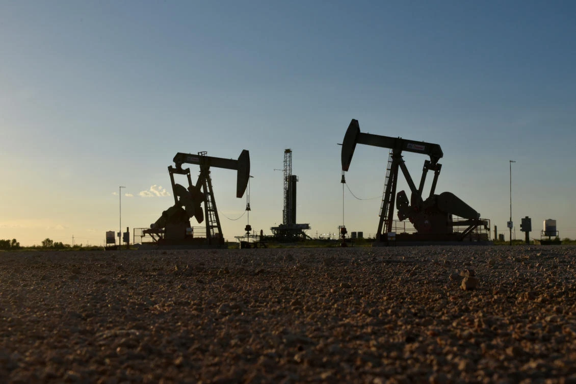 Oil drops 1%, set for biggest monthly fall since November as trade wars spreads