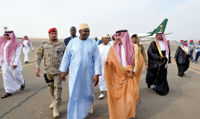Gambia’s President Adama Baro visits the Prophet’s Mosque in Madinah on Sunday. (SPA)