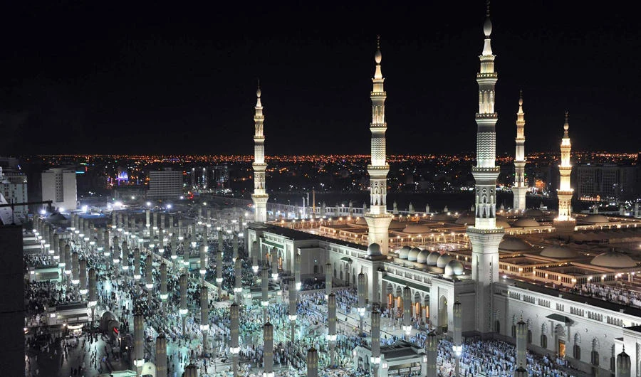 Visually impaired women visiting the Prophet’s Mosque in Madinah praised the services available at the mosque, such as providing copies of the Holy Qur’an in Braille. (SPA)