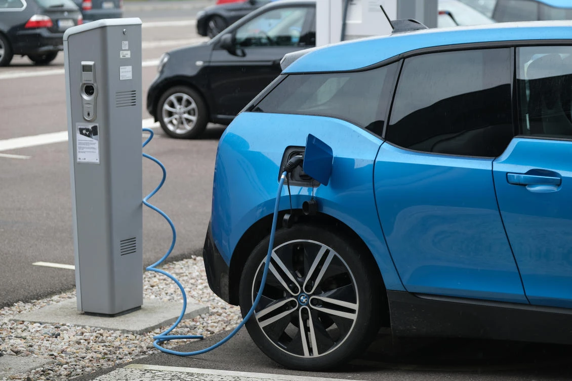 A BMW I3 electric car charges its battery outside the BMW factory in Leipzig, Germany. (Getty Images)