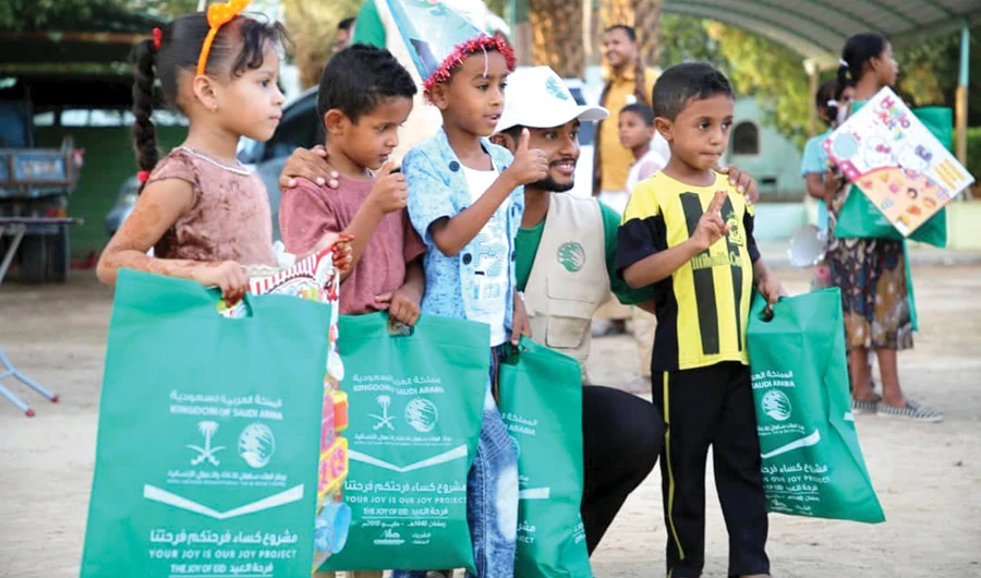 KSRelief distributed Eid gifts to 7,590 children in Yemen. (SPA)