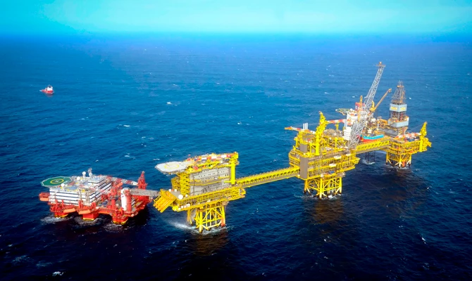 Bears ignore tight market as oil prices stay volatile