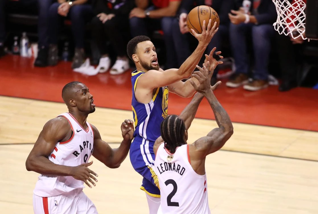 Stephen Curry of the Golden State Warriors attempts a shot against Serge Ibaka and Kawhi Leonard of the Toronto Raptors during Game Five of the 2019 NBA Finals in Toronto, Canada. (Getty Images/AFP)