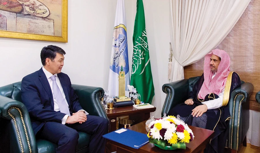 Muslim World League chief Dr. Mohammed bin Abdul Karim Al-Issa receives Kazakh Ambassador Peric Arin at his office in Riyadh on Tuesday. (SPA)