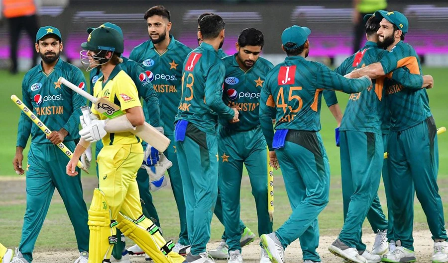 Warner hundred sets up Australia World Cup win over Pakistan