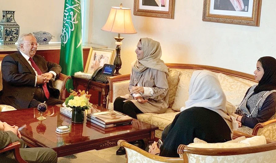 Saudi Ambassador to the UN Abdallah Al-Mouallimi meets a degelation from the King Salman Humanitarian Aid and Relief Center in New York. (SPA)