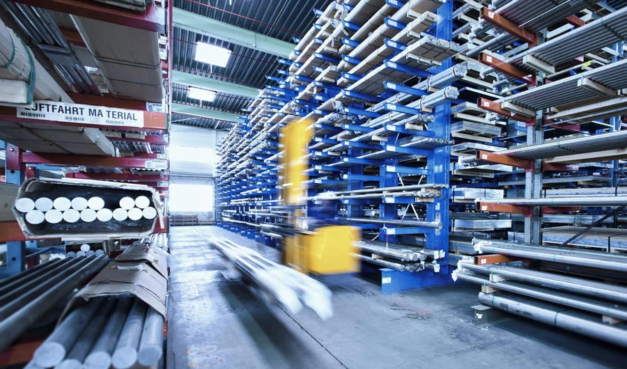 “alfred” supports his colleagues by dynamically managing the global logistics network with 271 warehouse sites and more than 150,000 products and services.