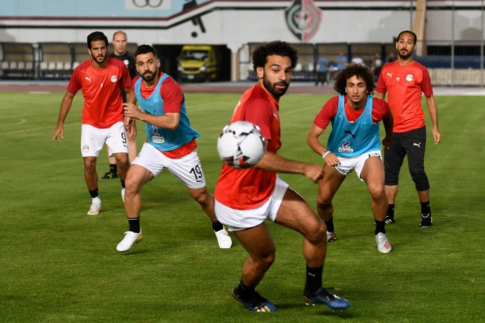 Egypt's forward Mohamed Salah (C) Egypt's defender Abdullah al-Saeed (2nd-L) and Egypt's midfielder Amr Warda (2nd-R) vie for the ball during a training session two days ahead of their opening match against Zimbabwe in the 2019 football Africa Cup of Nations (CAN) on June 16, 2019 at the Cairo Military Academy Stadium in the Egyptian capital. (AFP/Khaled Desouki)