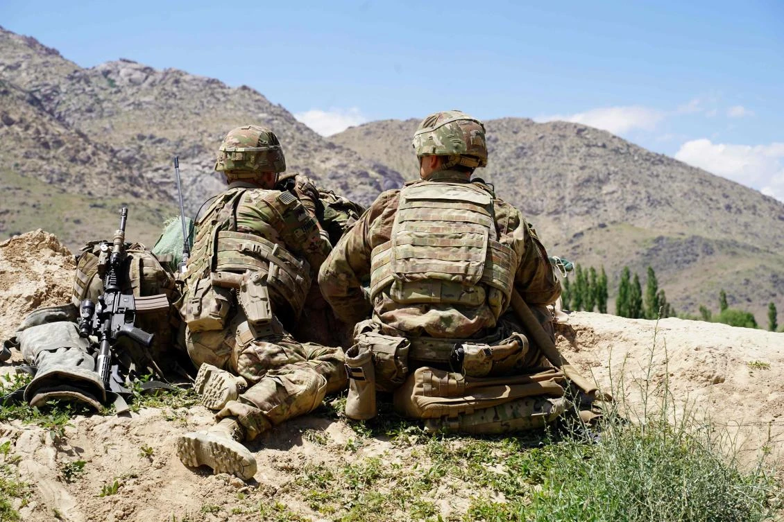 US soldiers look out over hillsides during a visit of the commander of US and NATO forces in Afghanistan General Scott Miller at the Afghan National Army (ANA) checkpoint in Nerkh district of Wardak province. (File/AFP/Thomas Watkins)