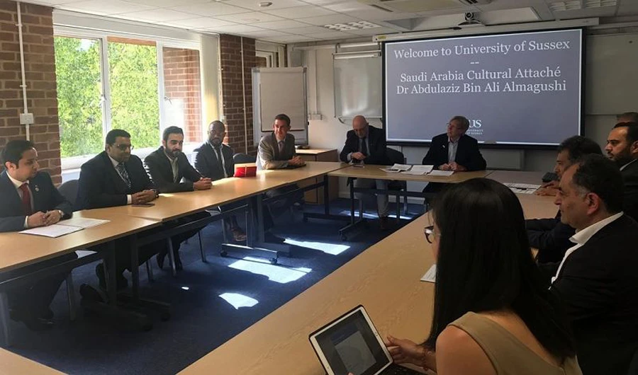 Al-Maqoushi touried nanotechnology laboratories at the University of Sussex. (SPA)