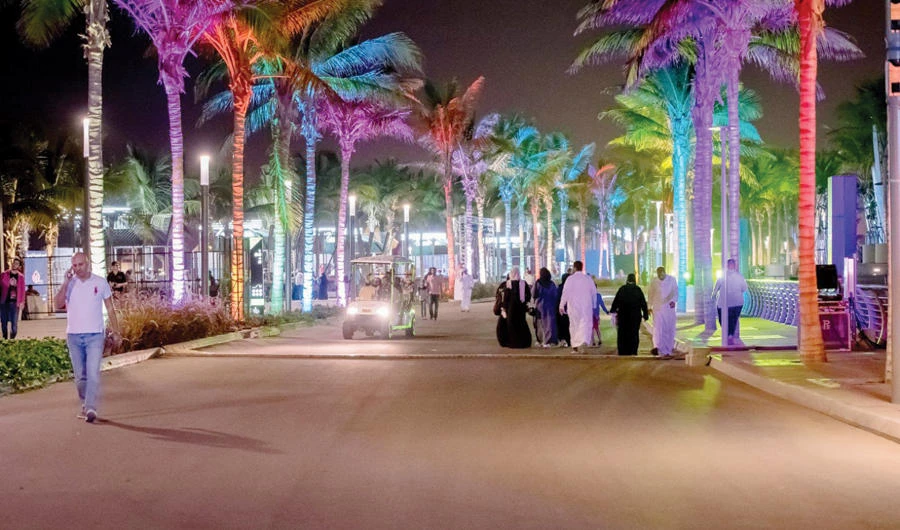 Events stay open past midnight due to the summer heat. (SPA)