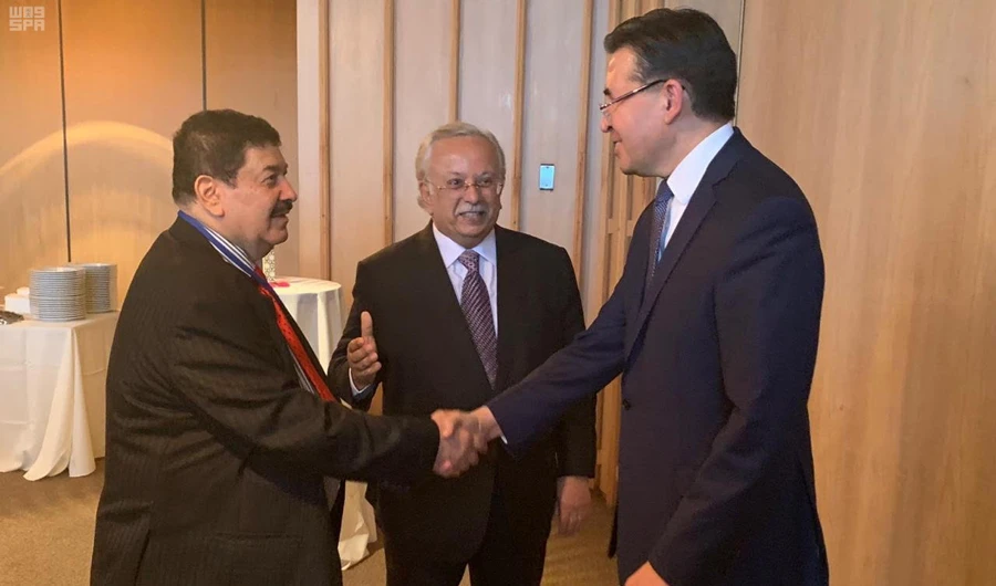 Al-Mouallimi commended Al-Shawaf for his human rights expertise. (SPA)