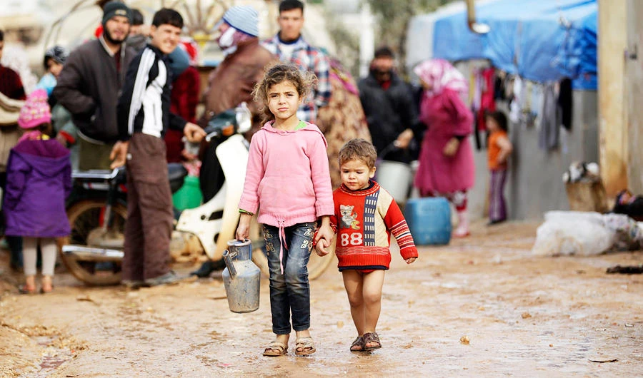 Internally displaced children walk inside Al-Karameh refugee camp beside the Syrian-Turkiish border in the Northern Idlib countryside January 10, 2015. (Reuters)