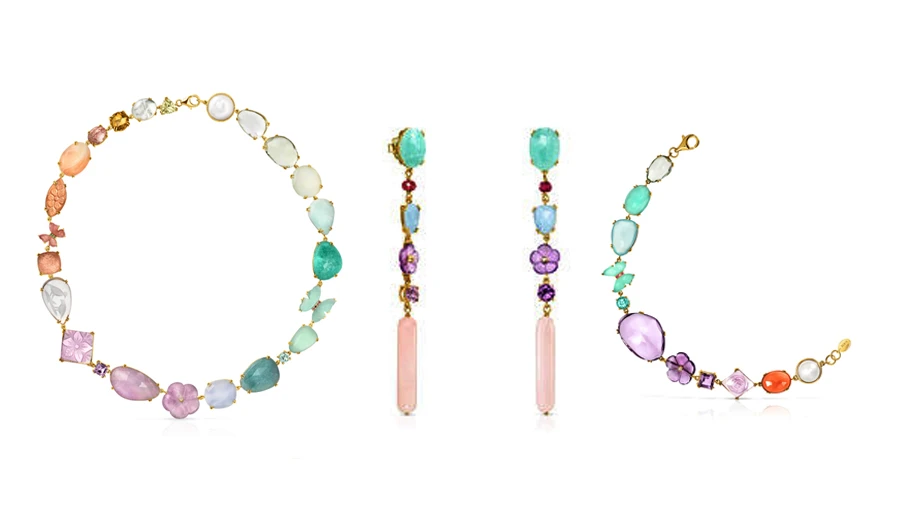 The delicate jewelry pieces have been designed in different shades and colors.