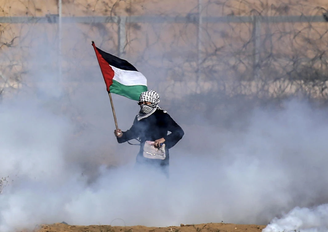 Israel blocks Gaza fuel supply over fire balloons