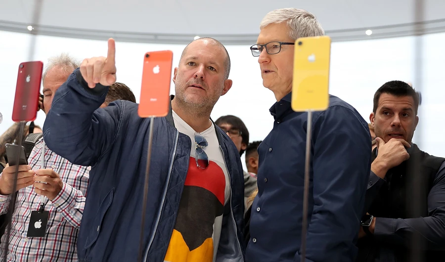 Apple chief design officer Jony Ive (L) and Apple CEO Tim Cook. (AFP)
